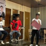 Dion Marcellino dalam acara Kopi Darat Khusus (Kopdarsus) yang digelar di The Light Box Cafe semalam bareng perwakilan para pelajar SMA/K Surabaya.