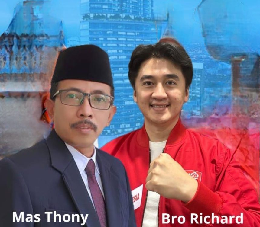 Pamflet dan spanduk AH Thony dan Richard Handiwiyanto, mulai terpasang di beberapa sudut Kota Surabaya.