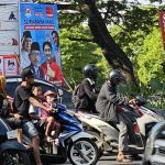 Baliho bergambar AH Thony dan Richard terpampang di depan Makam Rangkah, Tambaksari.