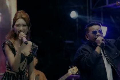 Duet Icha dan Judika dalam lagu Batak berjudul Mardua Holong. 