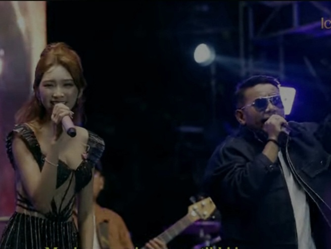 Duet Icha dan Judika dalam lagu Batak berjudul Mardua Holong. 