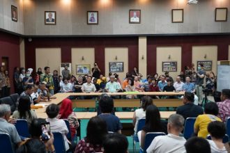 Ratusan warga Perumahan Darmo Hill mendatangi Kantor Pertanahan Surabaya I untuk meminta penjelasan menyoal sertifikat mereka yang telah 'dibekukan' oleh BPN.