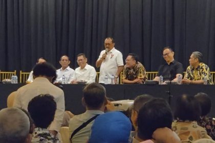 Wakil Wali Kota Surabaya, Armuji bersama Adies Kadir menerima keluhan warga dari tiga kecamatan.