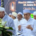 Wakil Ketua DPP Partai Golkar, Adies Kadir ikut dalam jemaah dzikir memperingati Maulid Nabi Muhammad SAW.