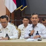 Kepala Kantor Imigrasi Kelas I Khusus TPI Surabaya, Agus Winarto, memaparkan capaian kinerja tahun 2025 dihadapan para awak media.