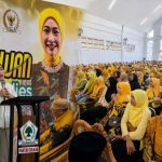 Anggota DPR RI Komisi X, Adela Kanasya Adies, menyapa relawan di wilayah Rungkut, Surabaya, selain menyapa relwan sekaligus menyampaikan program kerakyatan tetap berjalan.