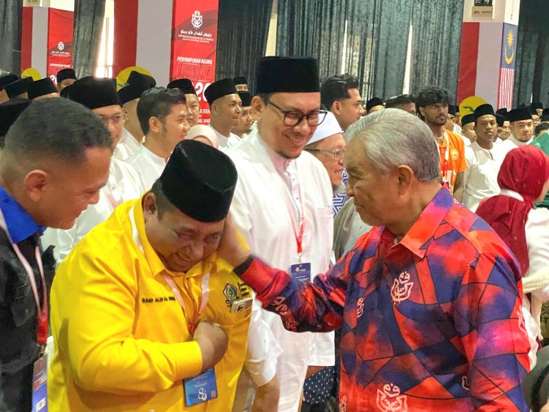 Ketum PP Angkatan Muda Partai Golkar (AMPG) Said Ali Al Idrus disapa oleh Wakil Perdana Menteri Malaysia Datuk seri H.Zahid Hamidi yang juga Presiden UMNO Malaysia.